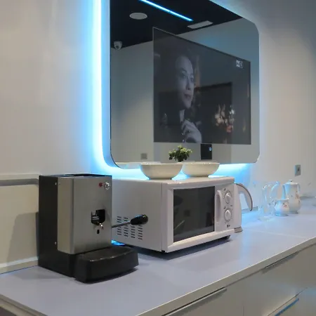 Skyhouse Beverello Nocleg ze śniadaniem 4*