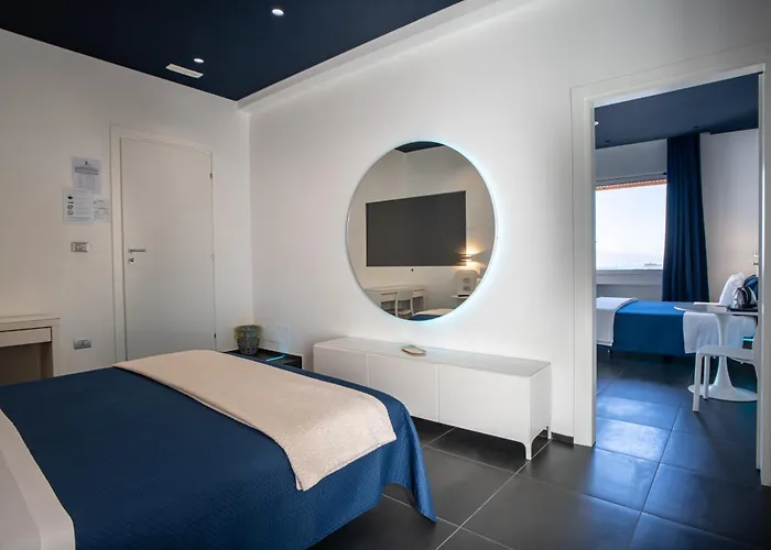 Skyhouse Beverello Νάπολη