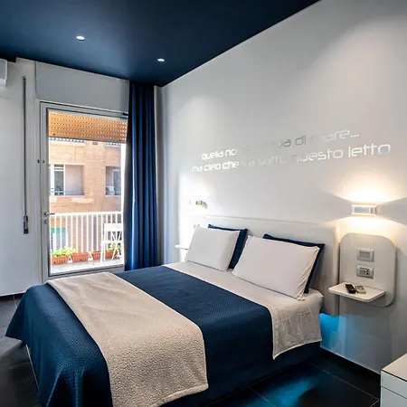 Oda ve Kahvaltı Skyhouse Beverello Napoli