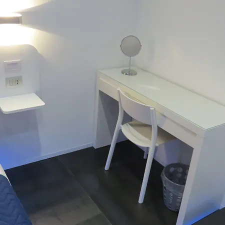 Skyhouse Beverello Bed & Breakfast Naples