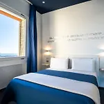Skyhouse Beverello 4* Nápoly
