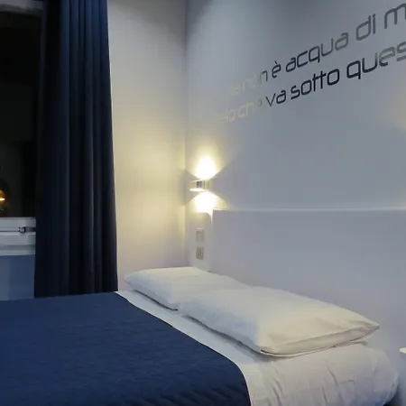 Skyhouse Beverello 4* Nápoly