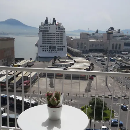 Oda ve Kahvaltı Skyhouse Beverello Napoli