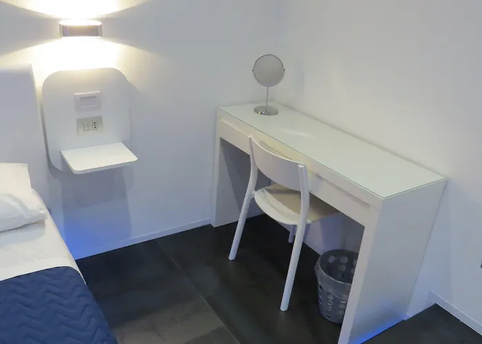 Skyhouse Beverello Bed & Breakfast Naples