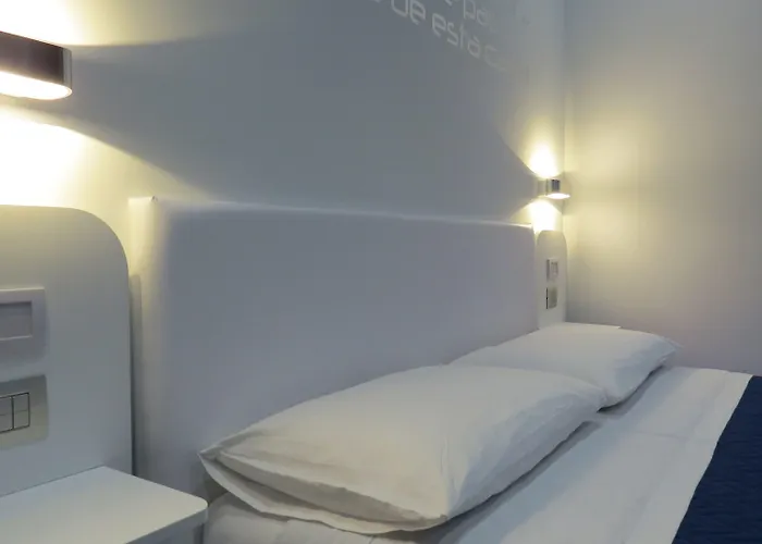 Skyhouse Beverello Bed & Breakfast Naples