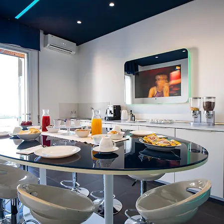 Skyhouse Beverello فندق مبيت وإفطار